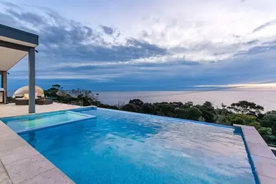 Image de The Ocean's Edge, Luxury Entertainer with Views