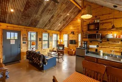 Image de 1 Dog Ok 2br #2 Outdoors Cottage by RusTx Ranch