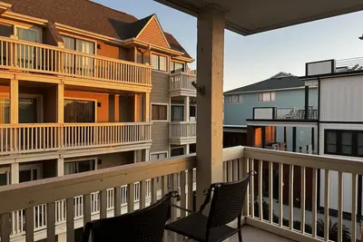 Image de Captain's Corner - 30 seconds to the Beach!
