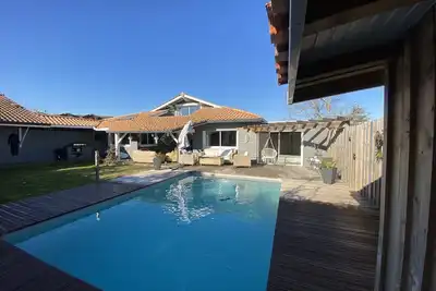 Image de Villa conviviale 10/12 pers. A 10 minutes de la plage!