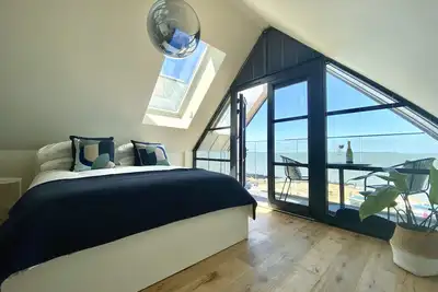 Image de Stunning 3 bedroom beachfront house with extensive sea views