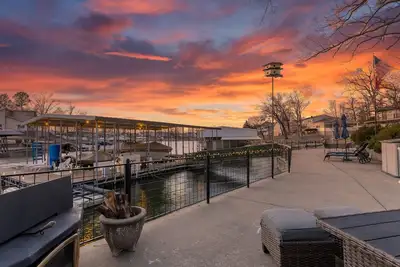 Image de Best Location+Water Toys+Sleeps 24+2 Kitchens+3 Fridges+6 Bedroom+5 Bath+Pets ok