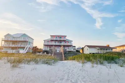 Image de Oceanfront Home-Perfect Location on Emerald Isle-Dog Friendly-Books 1 Year Out