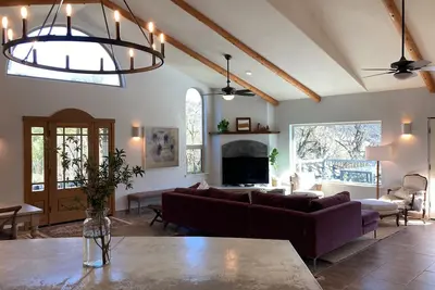 Image de New! Stellar Jay Valley oasis-pool & hot tub!