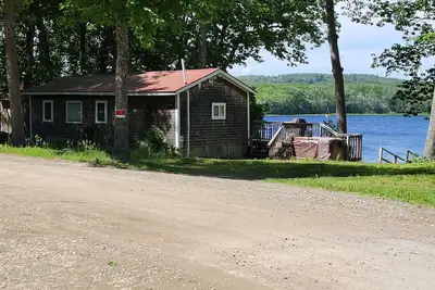 Image de Beautiful lake side cottage