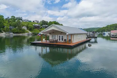 Image de Front Row Floating House at Springs Dock Marina on Norris Lake