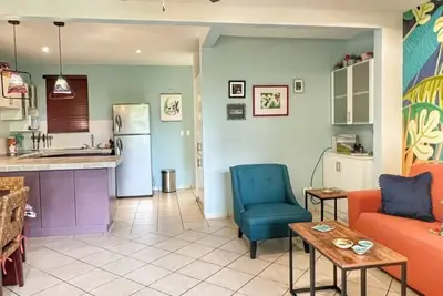Image de Steps to Pool - 200Mbps Internet - Walk to Beach