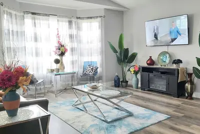 Image de Luxury 2 Bed 2 Bath Retreat - All-Inclusive Furnished Gem for Executive Comfort