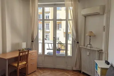 Image de Quiet and bright three minutes from shops and tram