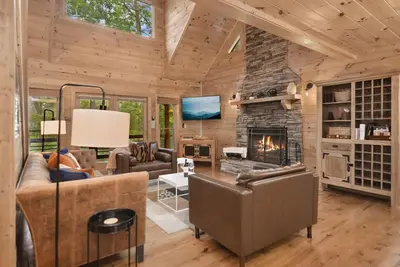 Image de Spacious 3 Level Cabin+Modern+Hot TuB+Arcade+Grill+Fireplace+FirePit