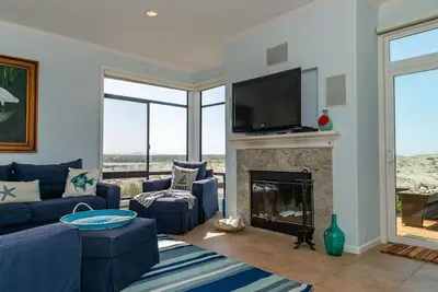 Image de Pelican 54: Relax with an ocean view.