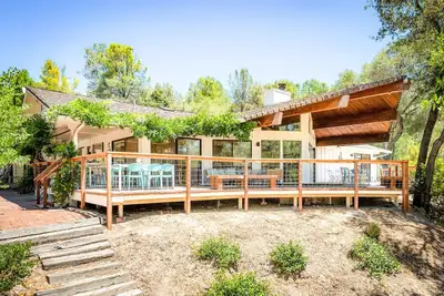 Image de BottleRock Farm: 80acre Ranch, Alpacas, Lake, Hot Tub