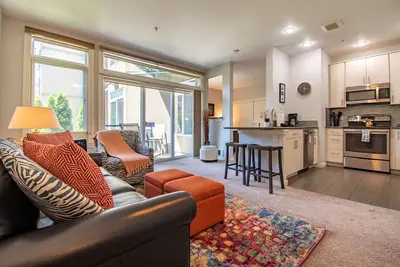 Image de Modern Home in the Heart of Seattle! with Pool!