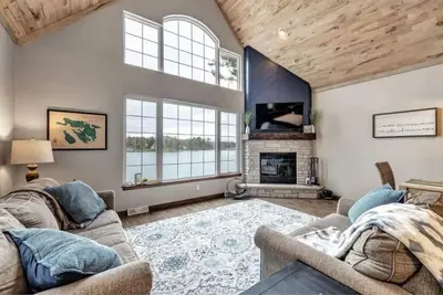 Image de Lee/Leigh Lake House 4 Bedroom w/Private Beach