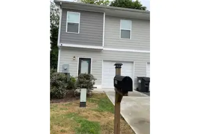 Image de Modern TownHome-Airport 8 mins away/Self check-in