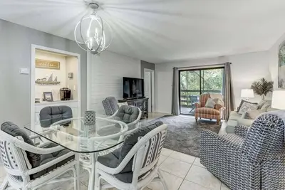 Image de Central Oasis: Pool, Tennis, Screened Porch Gem!