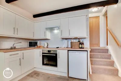 Image de Cosy Beachside Apartment, Spectacular Views in Picturesque Village.