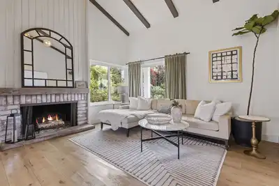 Image de Stunning Home with Hot Tub, Golf Course Views & Close to all So Cal Attractions!