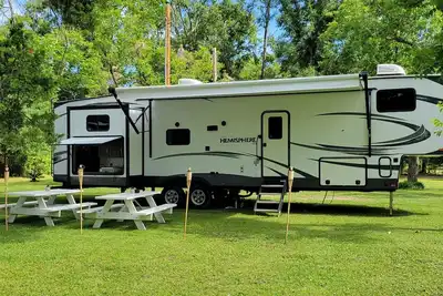 Image de 2 Bedroom Rv camper about 8 miles to beach!