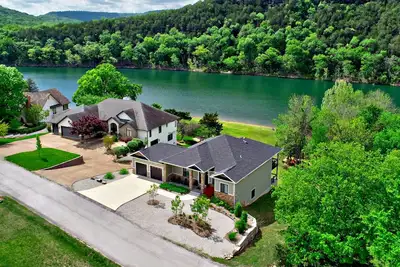 Image de Perfect Lakefront 5br Luxury Home-Wow Views, Fire Pit, Kayaks, Best Shore Access