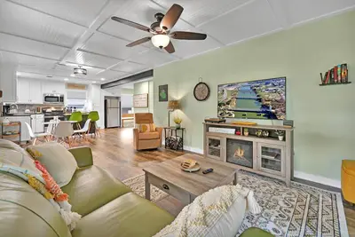 Image de \"The Fried Green Tomato\" Family & Pet Friendly, Qr Code Walk Thru, 1 night min.