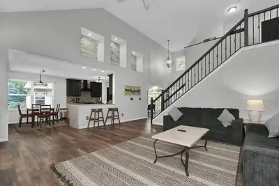 Image de Spacious & Modern Home with everything you need!