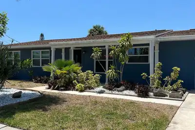 Image de Beautiful beach house with spacious living.