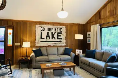 Image de \"Happy Hours\" Family Lake Front Home w/ Private Dock