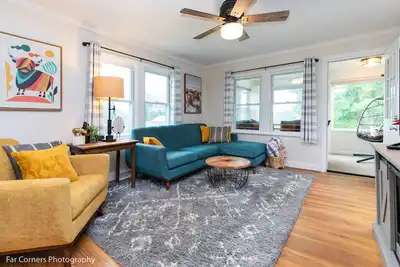 Image de Comfy Dog Friendly Cottage w/ Large Fenced Yard