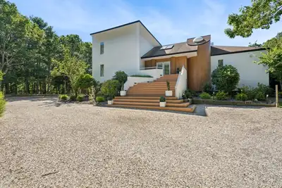 Image de Private 2. 1 acre gated home with heated pool and tennis & pickleball court