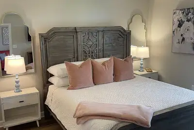 Image de 8 min to Dollywood- Close to parkway River and Mountain Views 2br/2ba Sleeps 6