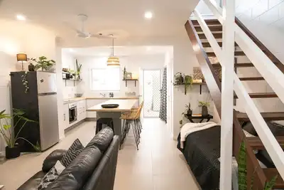Image de Stylish 2 bedroom townhouse in quiet location, perfect home away from home!
