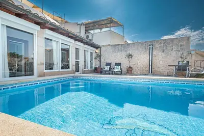 Image de Belle maison de vacances privée avec Wifi, piscine privée, climatisation, Tv, patio, parking