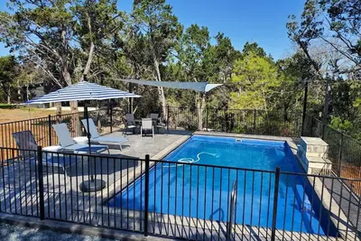 Image de Lake Home with new pool and outdoor kitchen