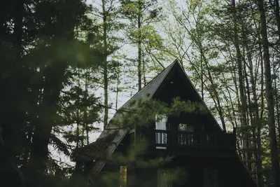Image de Modern A Frame cabin - on beautiful Fawn Lake!
