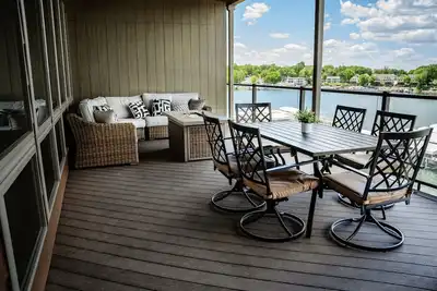 Image de Lakefront Views- New 5 Bedroom Luxury Condo on East Okoboji