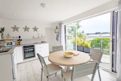 Image de West View, Emsworth - sleeps 4 guests  in 2 bedrooms