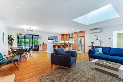 Image de Midcentury Modern Wine Country Home w/ Heated Pool
