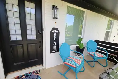 Image de Beautiful designed, King Bed. Fast WiFi mins from Central Dallas. Safe, Tranquil