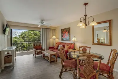Image de Water view condo with WiFi, screened balcony, pool, tennis, & on-site dining