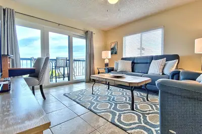 Image de Sand Castle condo with Gulf-view balcony, heated pool, hot tub & beach access