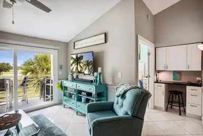 Image de Beachside condo with pool, hot tub, close to beaches, WiFi, Ac, washer/dryer