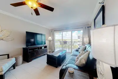Image de Waterfront condo with heated pool, hot tub, central Ac & W/D - snowbird-friendly