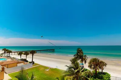 Image de Modern beachfront condo with WiFi, Ac, washer\/dryer - snowbirds welcome