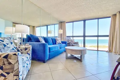 Image de Stunning beachfront escape with heated pool, hot tub & Gulf-view balcony