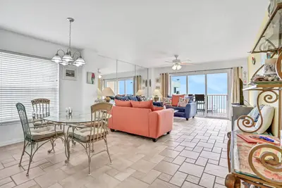 Image de Blissful condo with pool - Gulf-view balcony, private W/D & central Ac