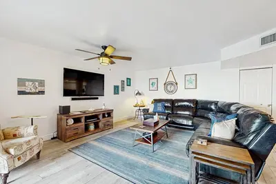 Image de Beachfront condo with pool, tennis court & Ac - dog-friendly