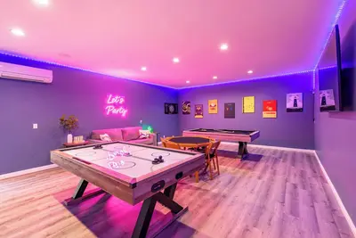 Image de Saltwater Pool, Spa, Firepit, GameRoom @MariamsBnb