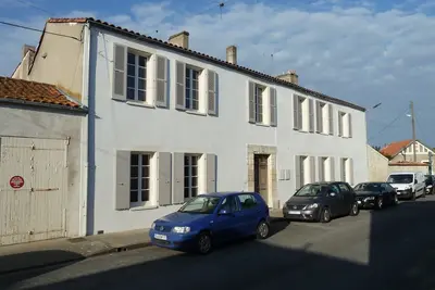 Image de Maison calme en centre ville, tous commerces, plage à proximité.