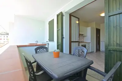 Residence in a residence on the seafront, with terrace and barbecue, private garden with parking space.